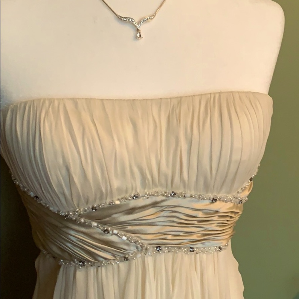 Marc Bouwer 100% silk size 0 ivory dress